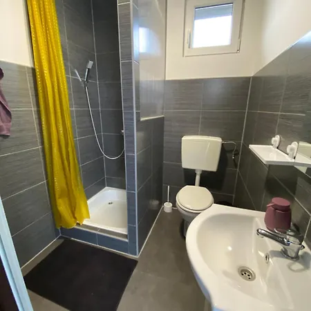 Kertvarosi Apartmanok Ibrany Exterior photo
