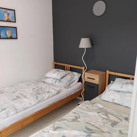 Kertvarosi Apartmanok Ibrany Exterior photo