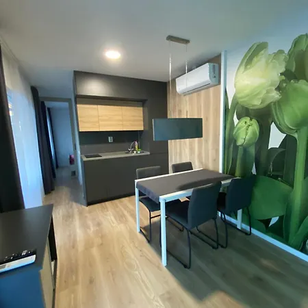 Kertvarosi Apartmanok Ibrany Exterior photo